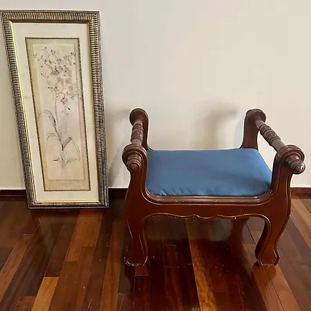 Vintage House Overlooking The Statue Of Leonidas *