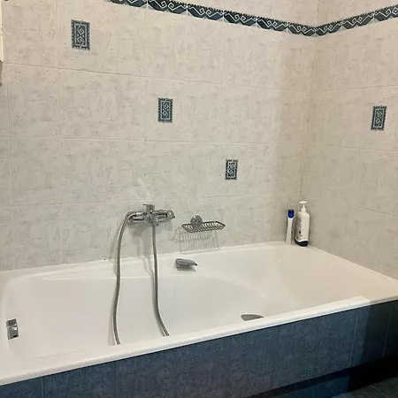 Vintage House Overlooking The Statue Of Leonidas דירה