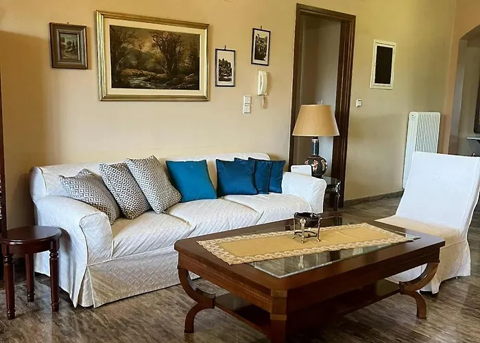 Vintage House Overlooking The Statue Of Leonidas Apartamento Sparta