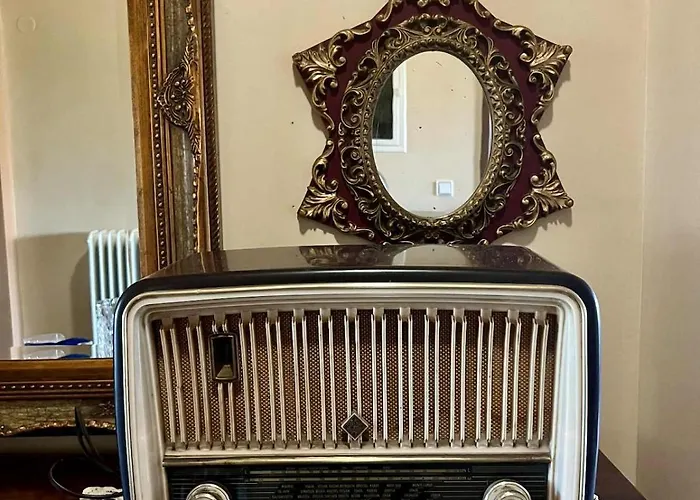 Vintage House Overlooking The Statue Of Leonidas Sparta