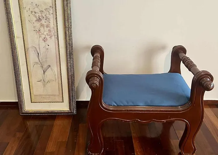 Vintage House Overlooking The Statue Of Leonidas *